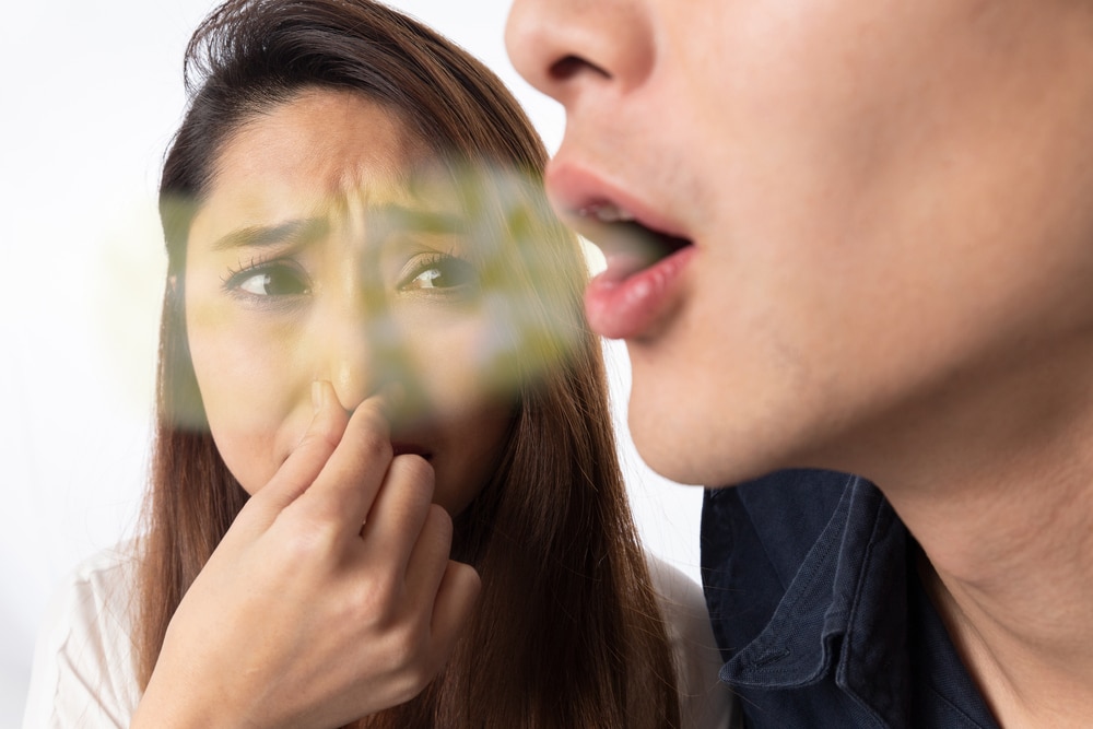 5 Tips Mengatasi Bau Mulut Akibat Gusi Tidak Sehat